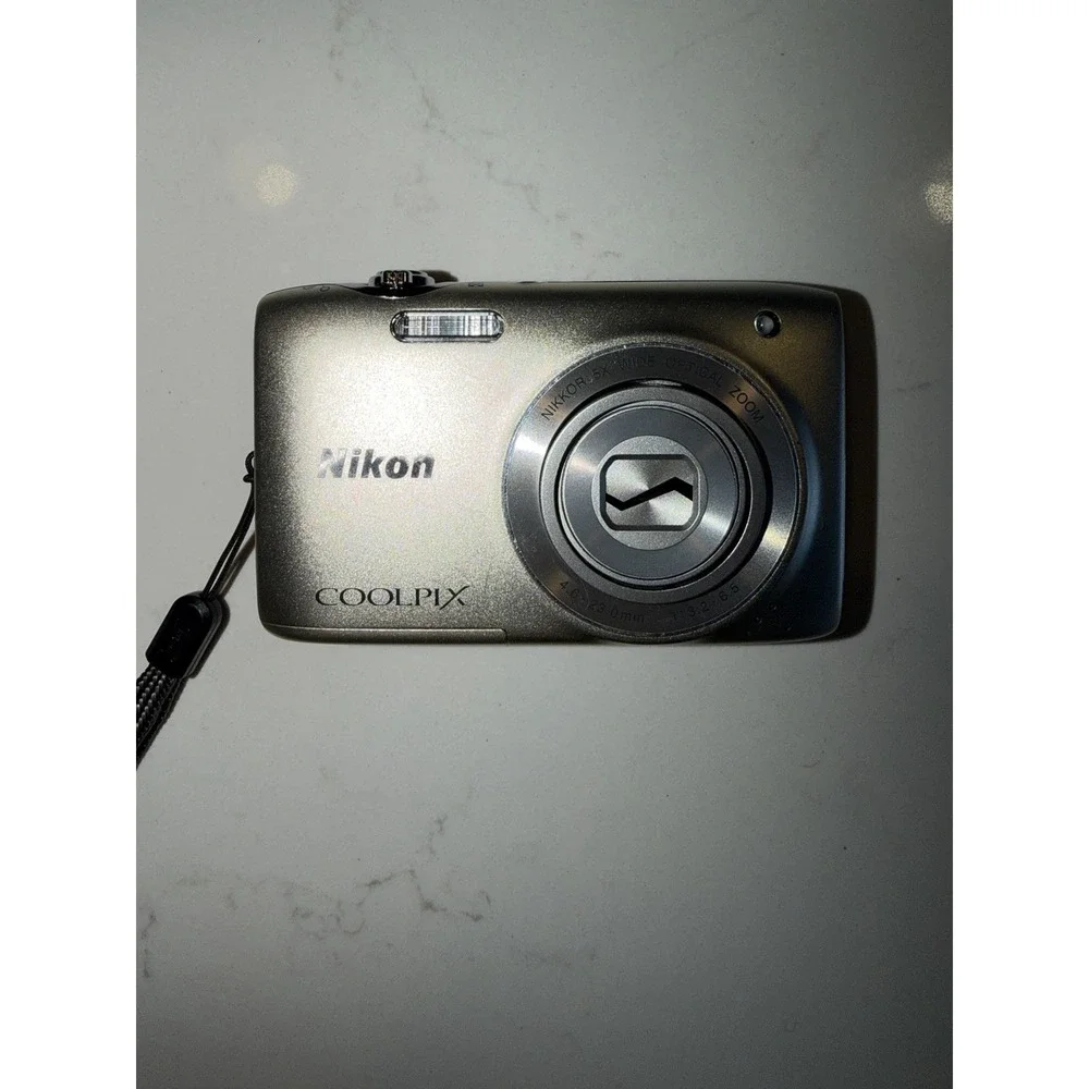 Nikon Coolpiz S3100 Compact Digital Camera - Has Issues Read Description